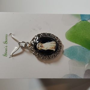 necklace pendant handcrafted in resin with dog inside